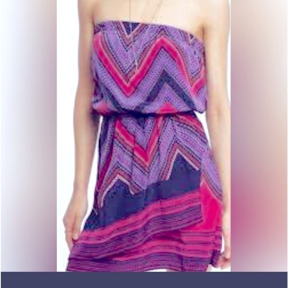 EXPRESS BRIGHT PINK PURPLE COLORED CHEVRON PATTERN STRAPLESS PULL ON DRESS SZ S